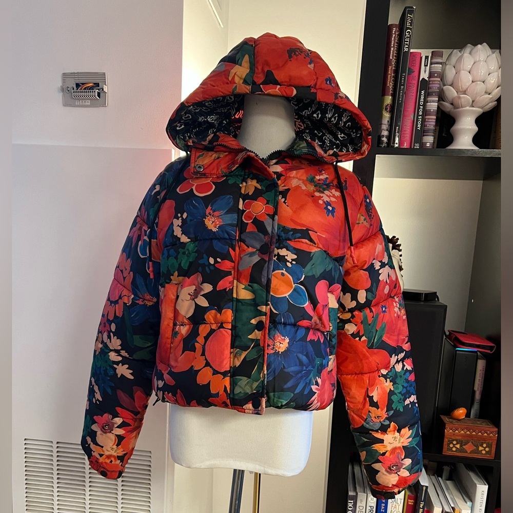 Printed, Cropped Puffer from DeSigual. Que Divertida! Size L but fits M.
